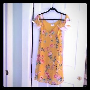 Never worn, adorable sun dress